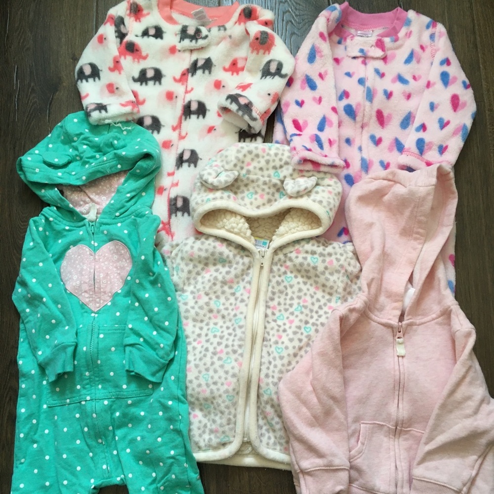 Bundle of sleepwear, overall and hoodies (6-9 mos)